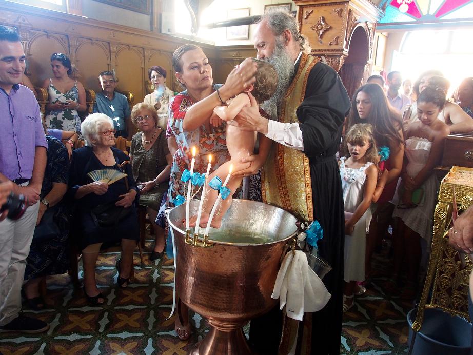 Βαφτίστηκε ο μικρός Βαγγέλης στα Σίσσια
