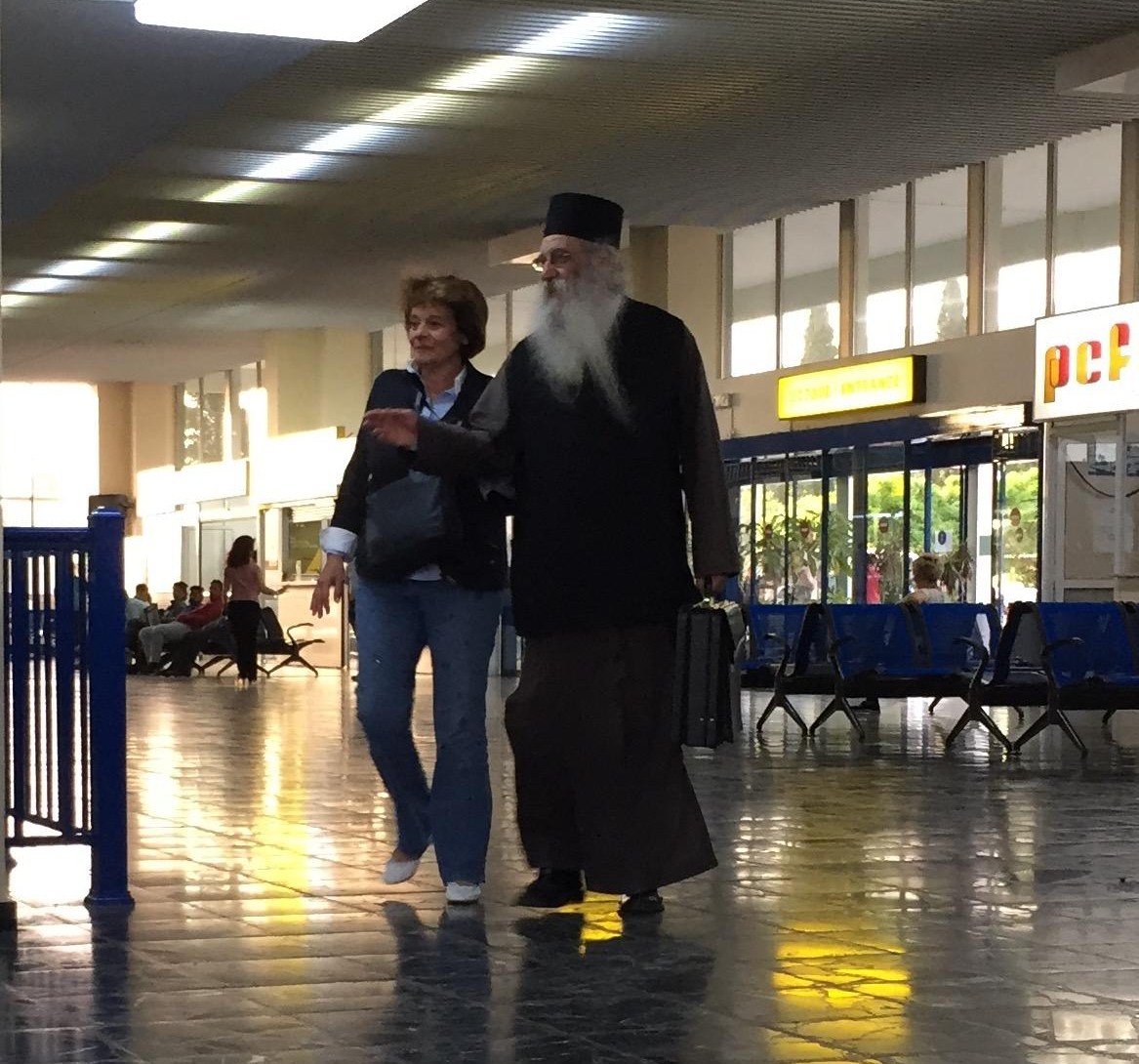 Στο αεροδρόμιο ο π. Γεράσιμος Φωκάς στο ταξίδι για την Αθήνα