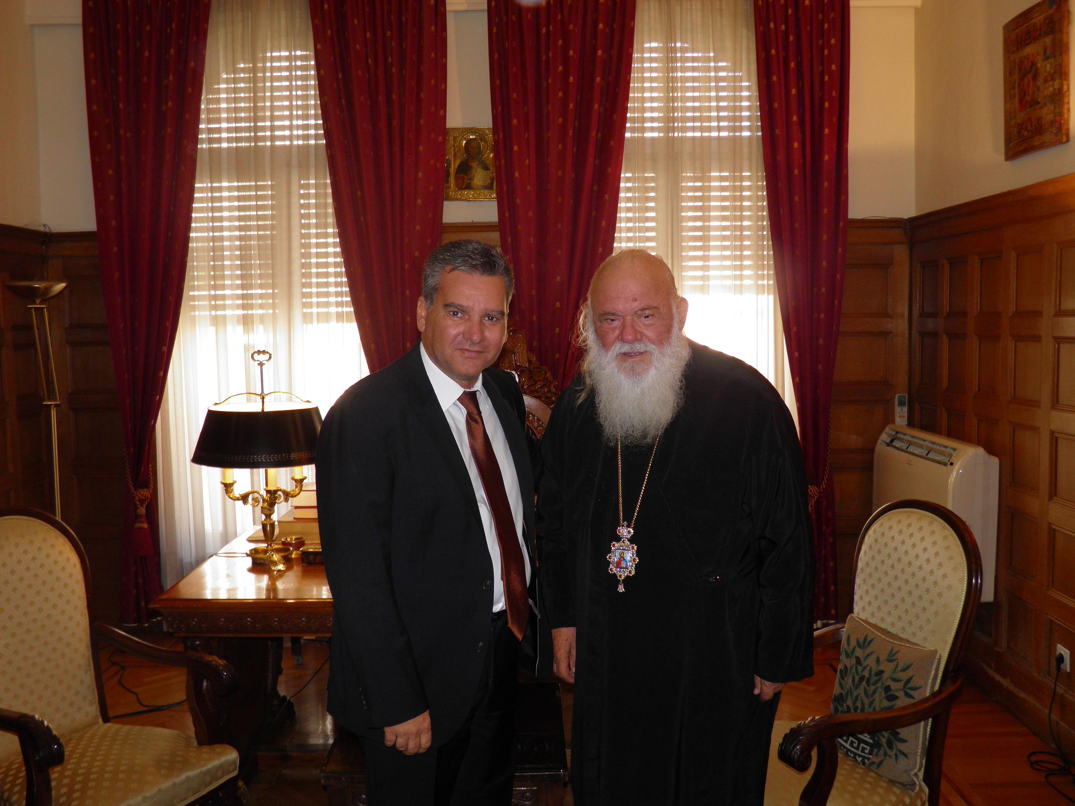 Με την ευλογία του Αρχιεπισκόπου ξεκίνησε ο Λυκούδης την προεκλογική του εκστρατεία