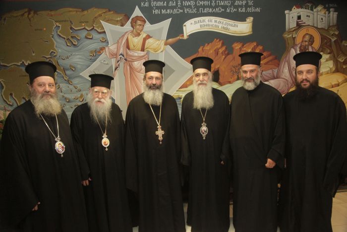Ευχές στο νέο Μητροπολίτη απο τον Επίσκοπο Κερνίτσης Χρύσανθο