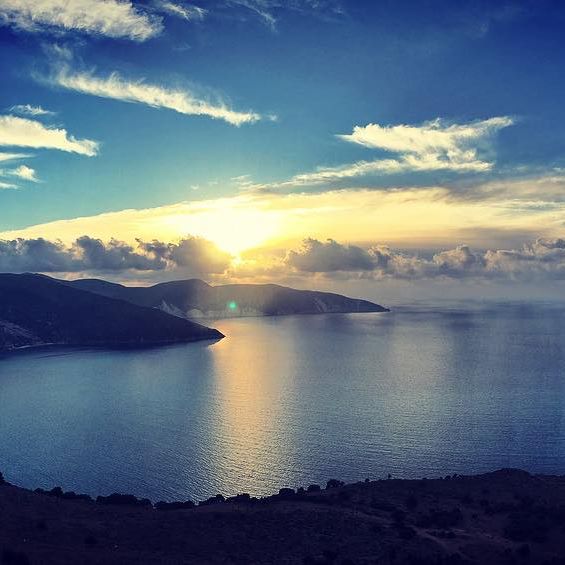 Το όμορφο ηλιοβασίλεμα πάνω από την Αγία Κυριακή