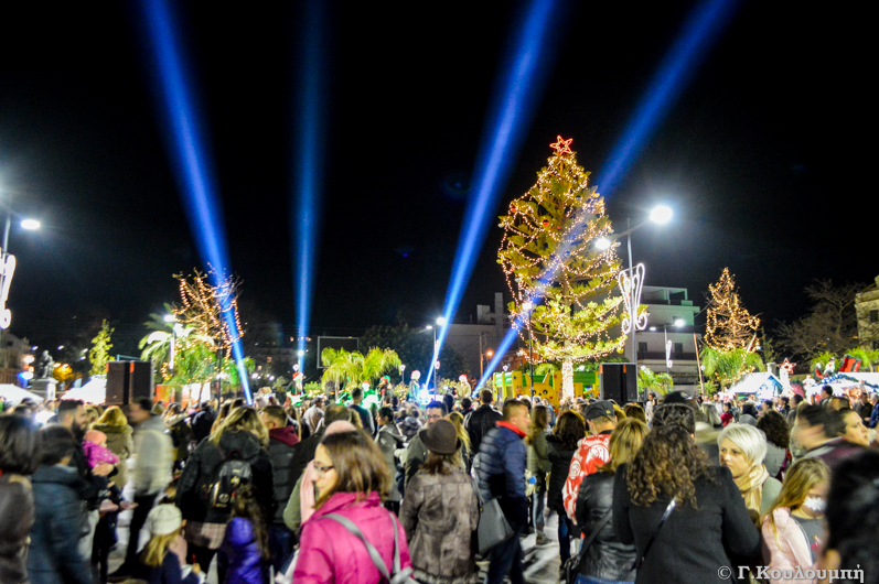 Σήμερα ανάβουμε το χριστουγεννιάτικο δένδρο στην πλατεία Αργοστολίου!