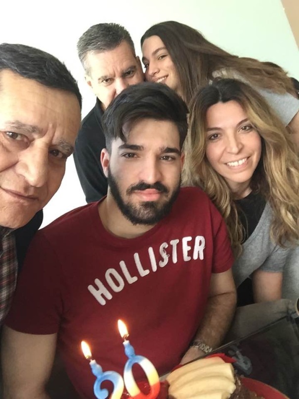 H Selfie της οικογένειας Λυκούδη για τα 20α γενέθλια του Αλέξανδρου! [εικόνα]