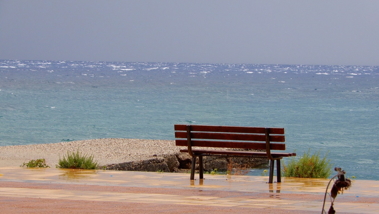 Φθινοπωρινό σκηνικό στο λιμάνι του Πόρου