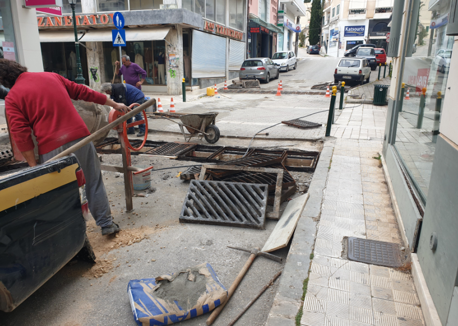 Εργασίες συντήρησης και αποκατάστασης από συνεργεία του Δήμου Αργοστολίου [εικόνες]