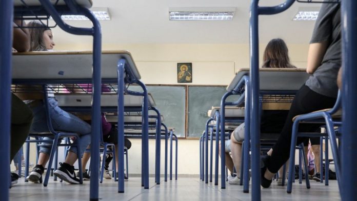 Αντιδράσεις για τα ανοιχτά σχολεία σε Αργοστόλι και Ληξούρι εν μέσω ακραίου ψύχους