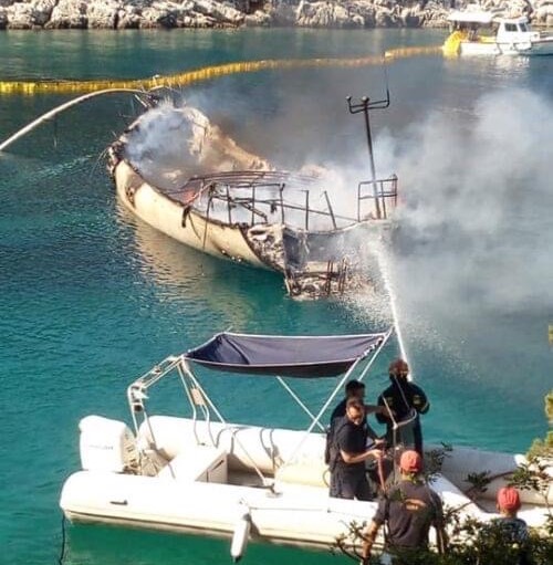 Τι λέει το Λιμεναρχείο για την πυρκαγιά στο ιστιοφόρο στο Φισκάρδο