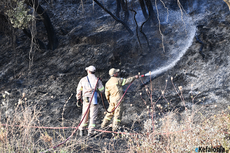 Λευκάδα: Περιορίστηκε η πυρκαγιά σε αγροτοδασική έκταση στο Αθάνι