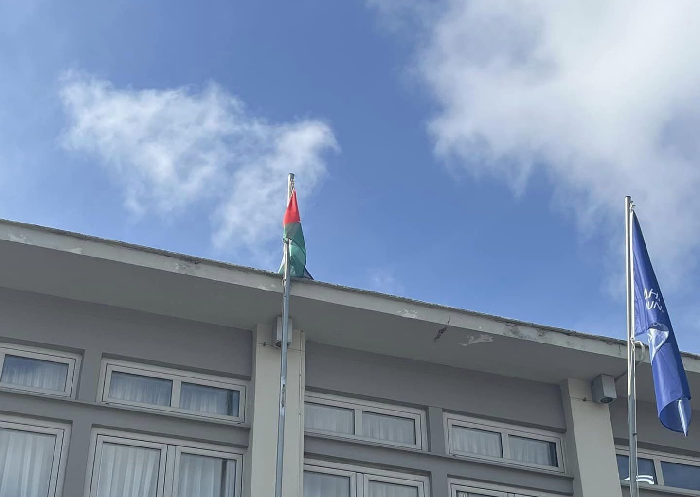 Πρωτότυπο: Πάσχα στο Αργοστόλι με τη σημαία της Παλαιστίνης κρεμασμένη στο δημαρχείο [εικόνες]
