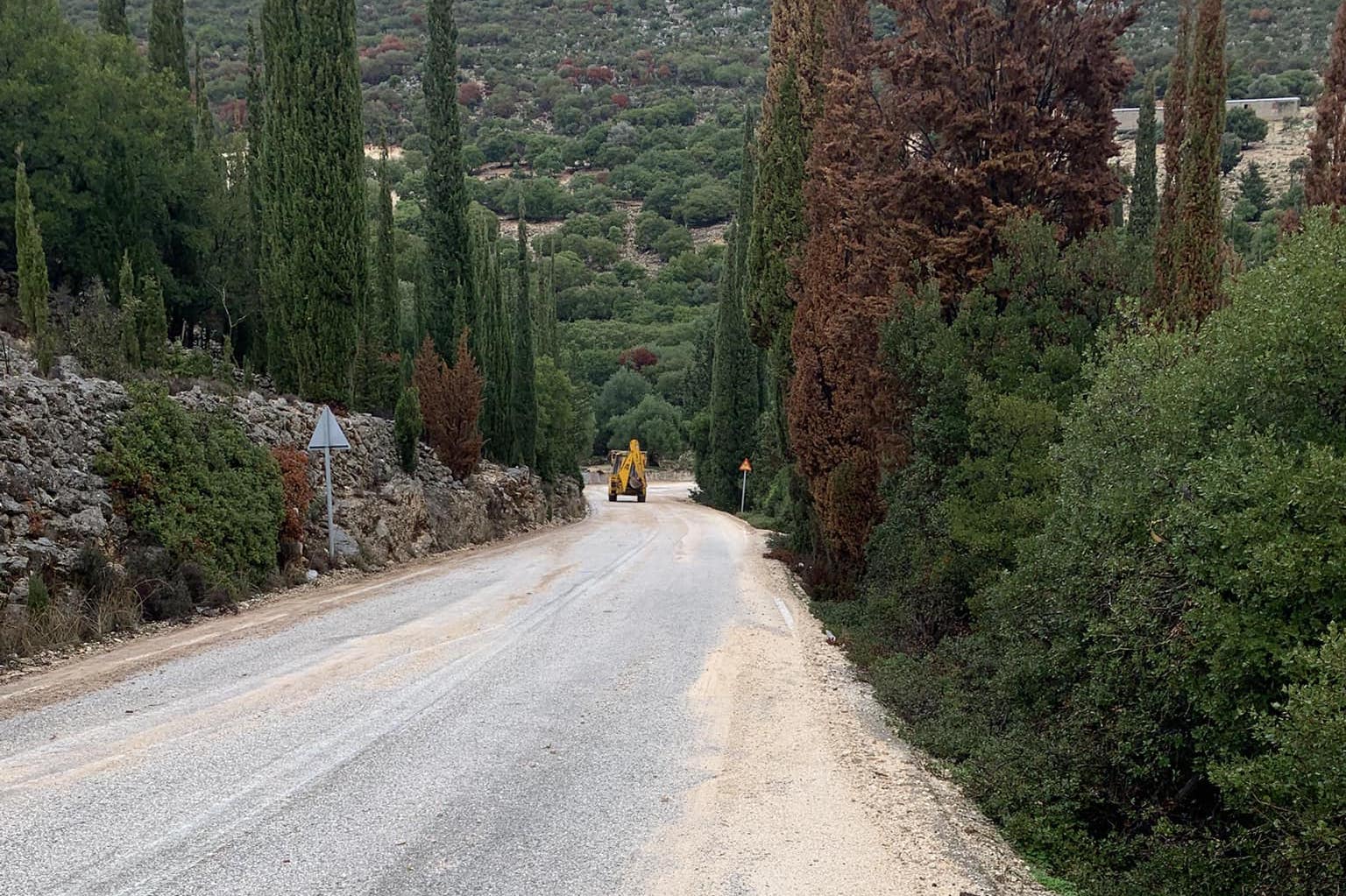 Προβλήματα στο δρόμο Αργοστολίου -Σάμης -Παρέμβαση των μηχανημάτων της Περιφέρειας