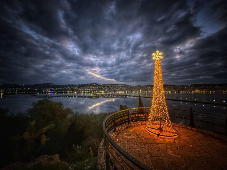 Το eKefalonia σας εύχεται Καλή Χρονιά Ευτυχισμένο το 2025 eKefalonia
