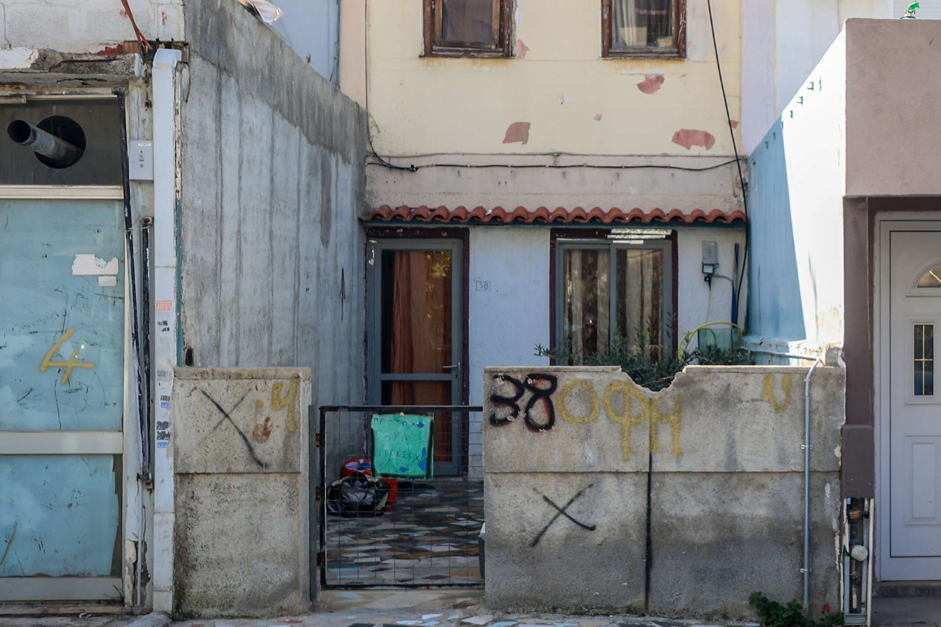 Συστηματικά τα βασανιστήρια στον 3χρονο: Μη αναστρέψιμες βλάβες φοβούνται οι γιατροί – Το παιδάκι βρίσκεται μόνο του στο νοσοκομείο