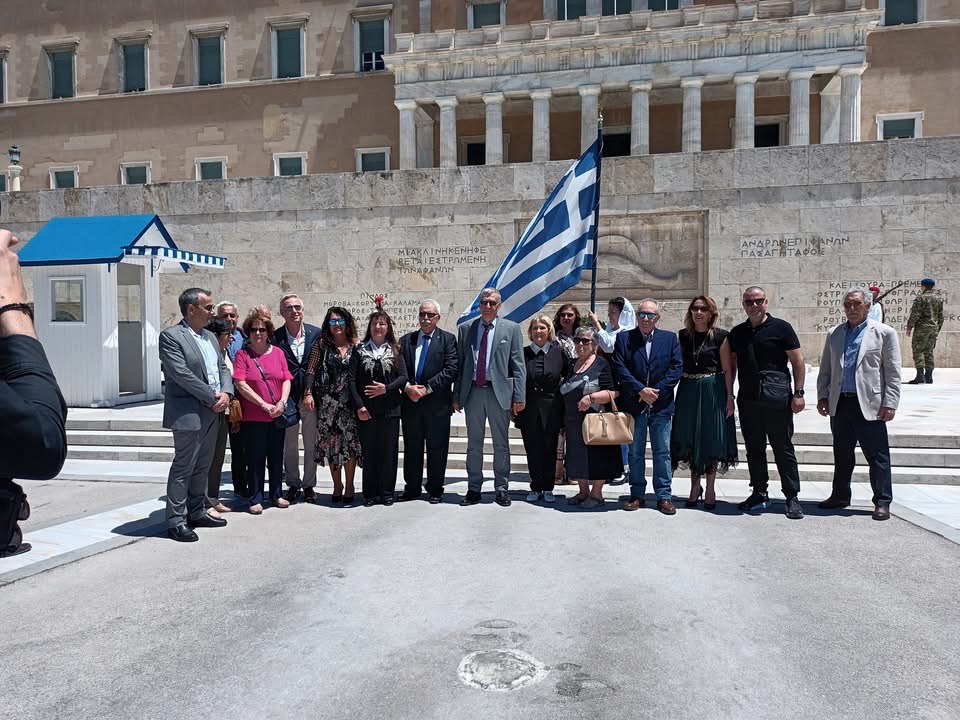 Η ΟΚΙΣ τίμησε τους Ριζοσπάστες και την Ένωση της Επτανήσου στον Άγνωστο Στρατιώτη [εικόνες]