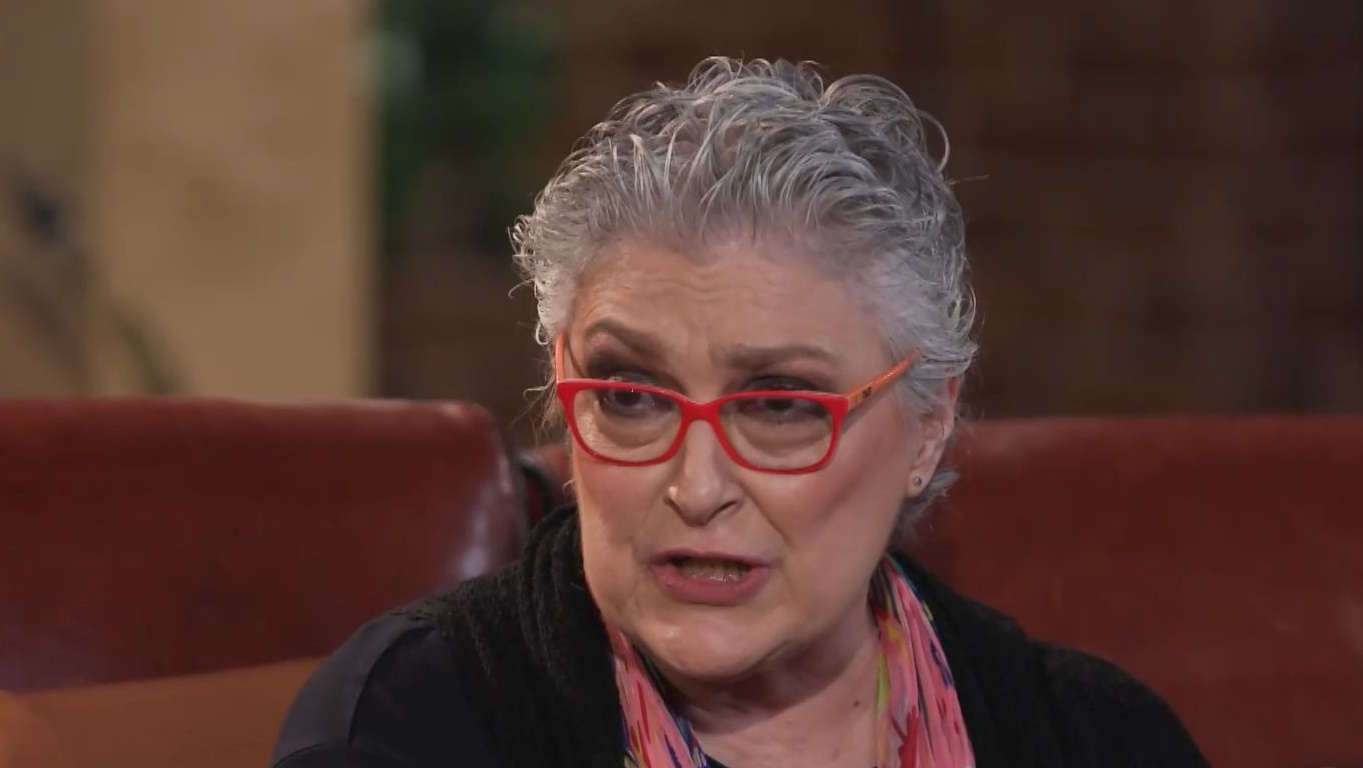 Αφροδίτη Μάνου: «Πριν λίγο στη λαϊκή είδα για πρώτη φορά στη ζωή μου αληθινή γυναίκα με μπούρκα, το σοκ είναι τεράστιο»