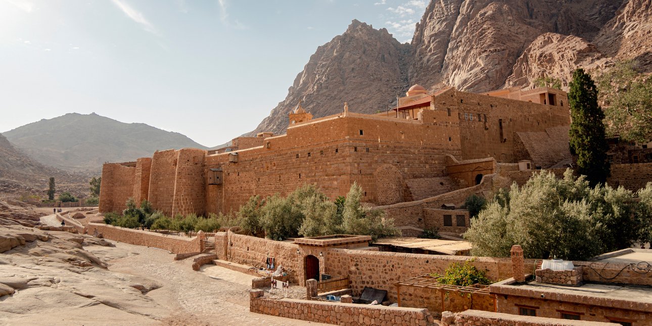 Φαραντούρης: Προειδοποιεί με άμεση αναθεώρηση του ευρωπαϊκού πακέτου €4 δισ. προς την Αίγυπτο αν κλείσει η Μονή Σινά