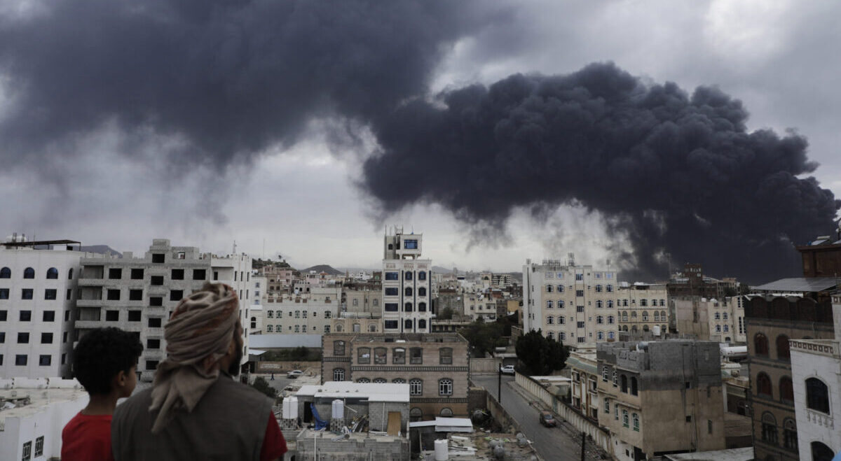 Η αεροπορία του Ισραήλ βομβαρδίζει το λιμάνι Χοντάιντα της Υεμένης
