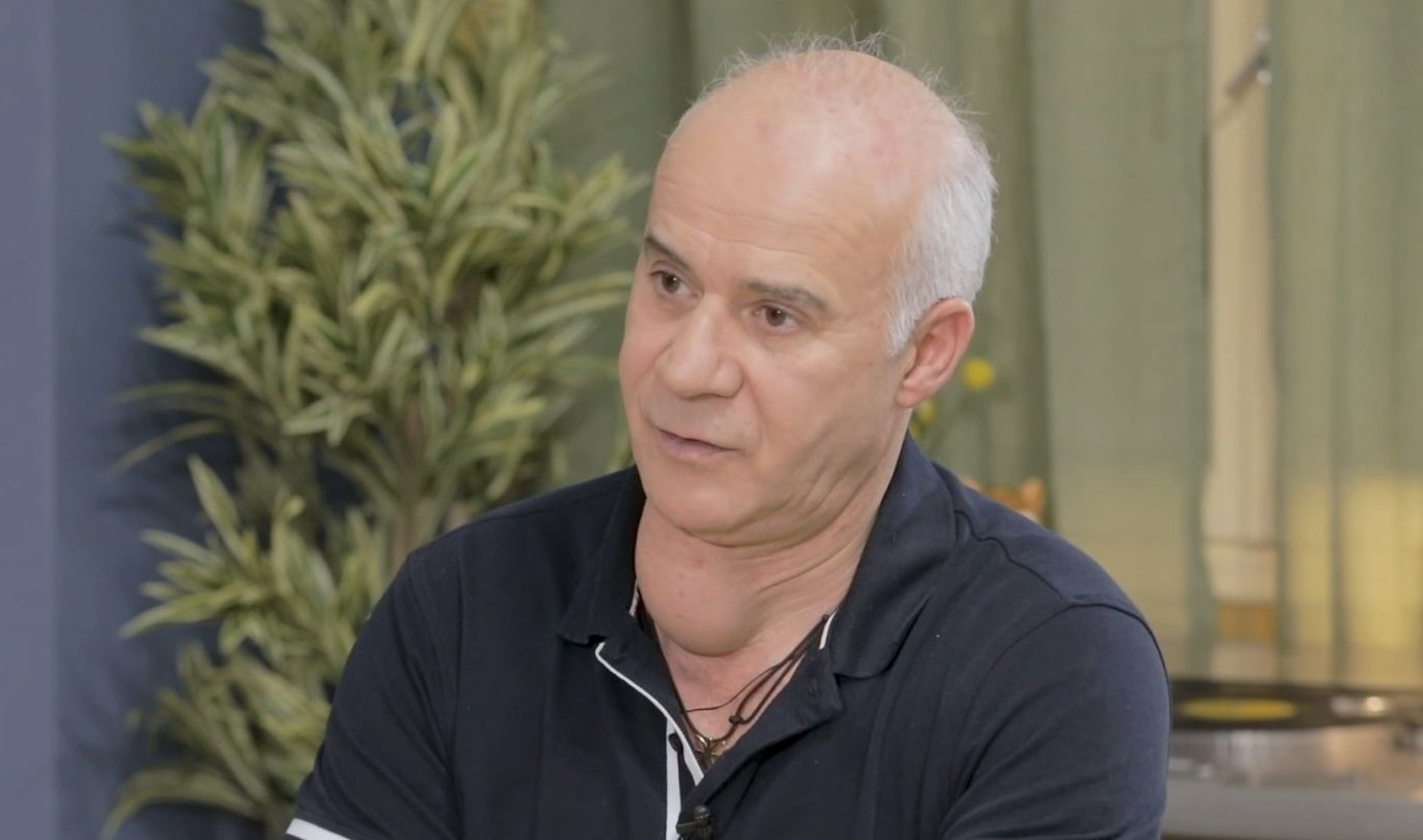 Γιώργος Μητσικώστας: «Βλέπω ότι μεγαλώνουμε και μένουμε μόνο εμείς, δεν υπάρχουν νέοι να κάνουν σατιρική εκπομπή»