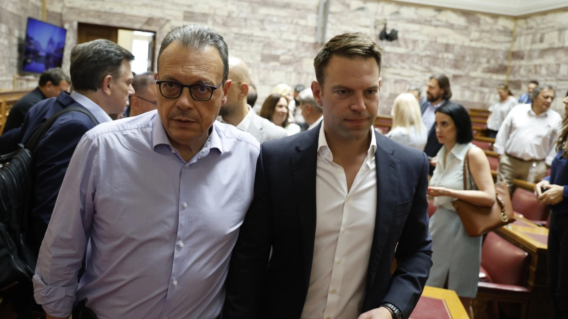 Οι βουλευτές του Κασσελάκη αποσύρουν τις υπογραφές τους από την πρόταση ΣΥΡΙΖΑ για τα Τέμπη