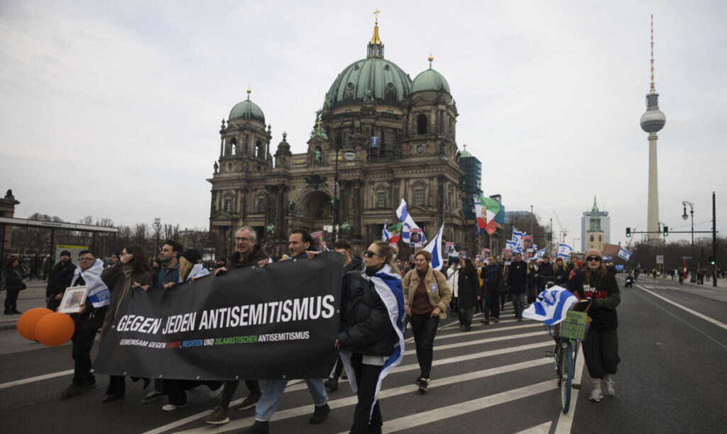 Γερμανία: Όλο και πιο νέοι οι βίαιοι ισλαμιστές, συμφωνα με έκθεση της Ομοσπονδιακής Υπηρεσίας Προστασίας του Συντάγματος