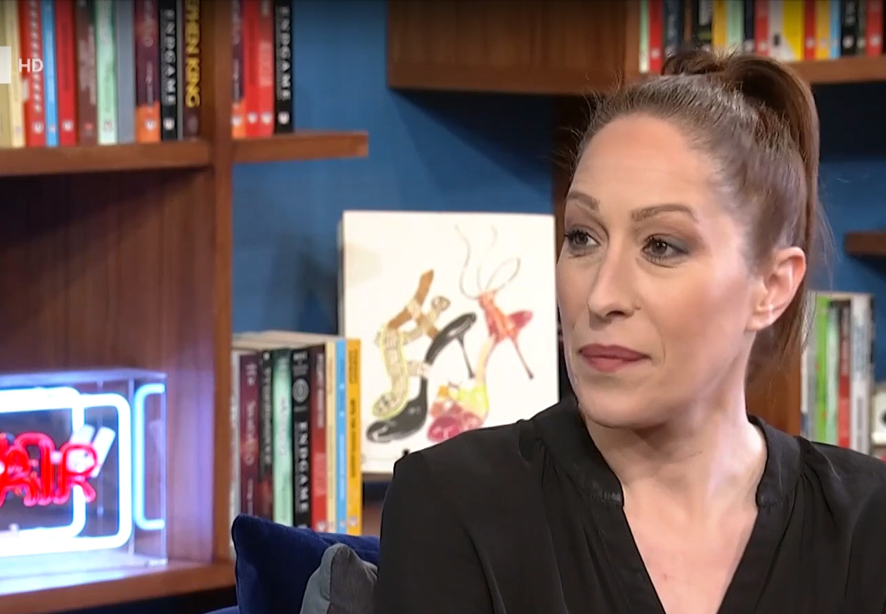 Κόρα Καρβούνη: «Θέλω όσο μπορώ και εγώ να ανεβάσω το υποκριτικό επίπεδο της τηλεόρασης»