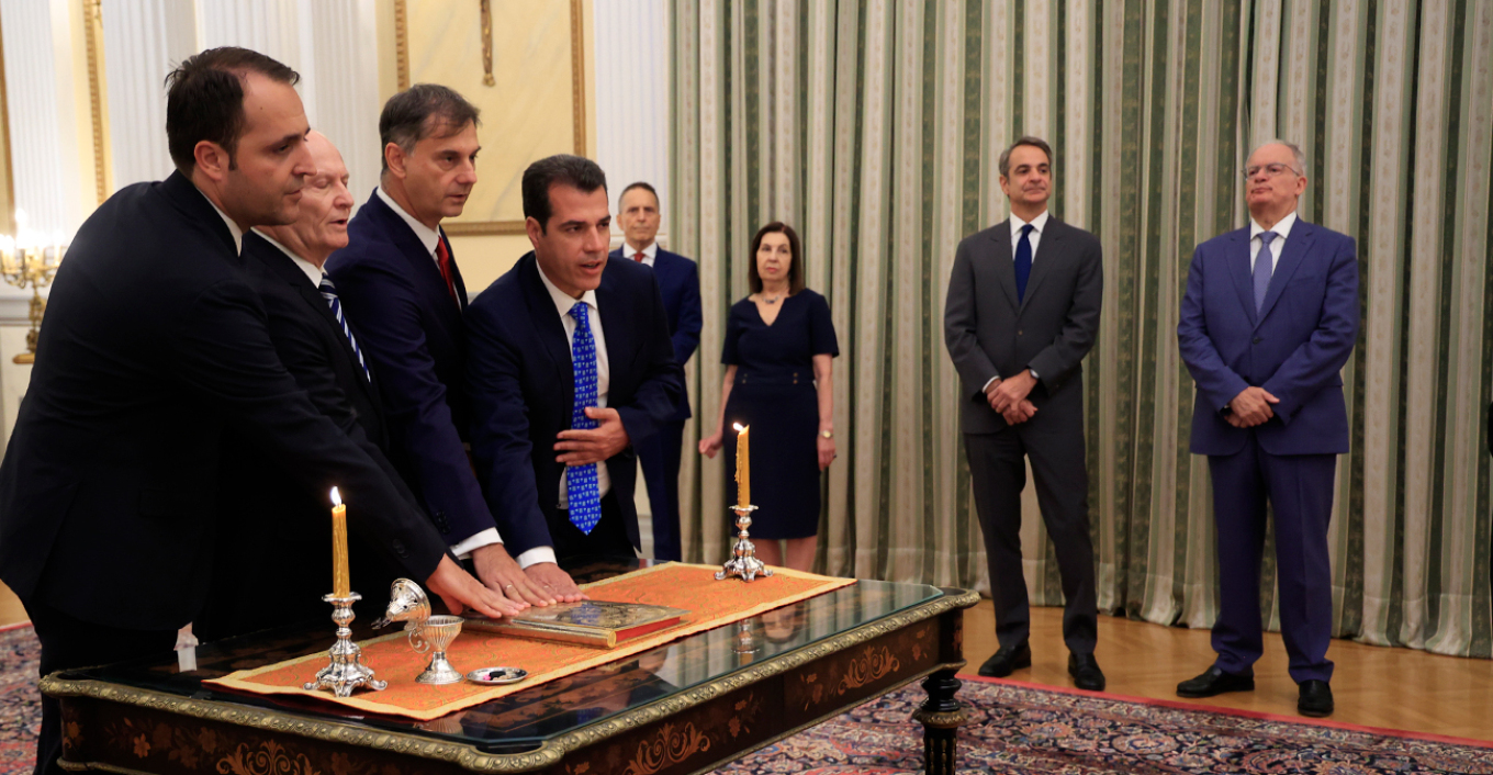 Ορκίστηκαν ο νέος υπουργός Μετανάστευσης, Θάνος Πλεύρης και τρεις υφυπουργοί [εικόνες]