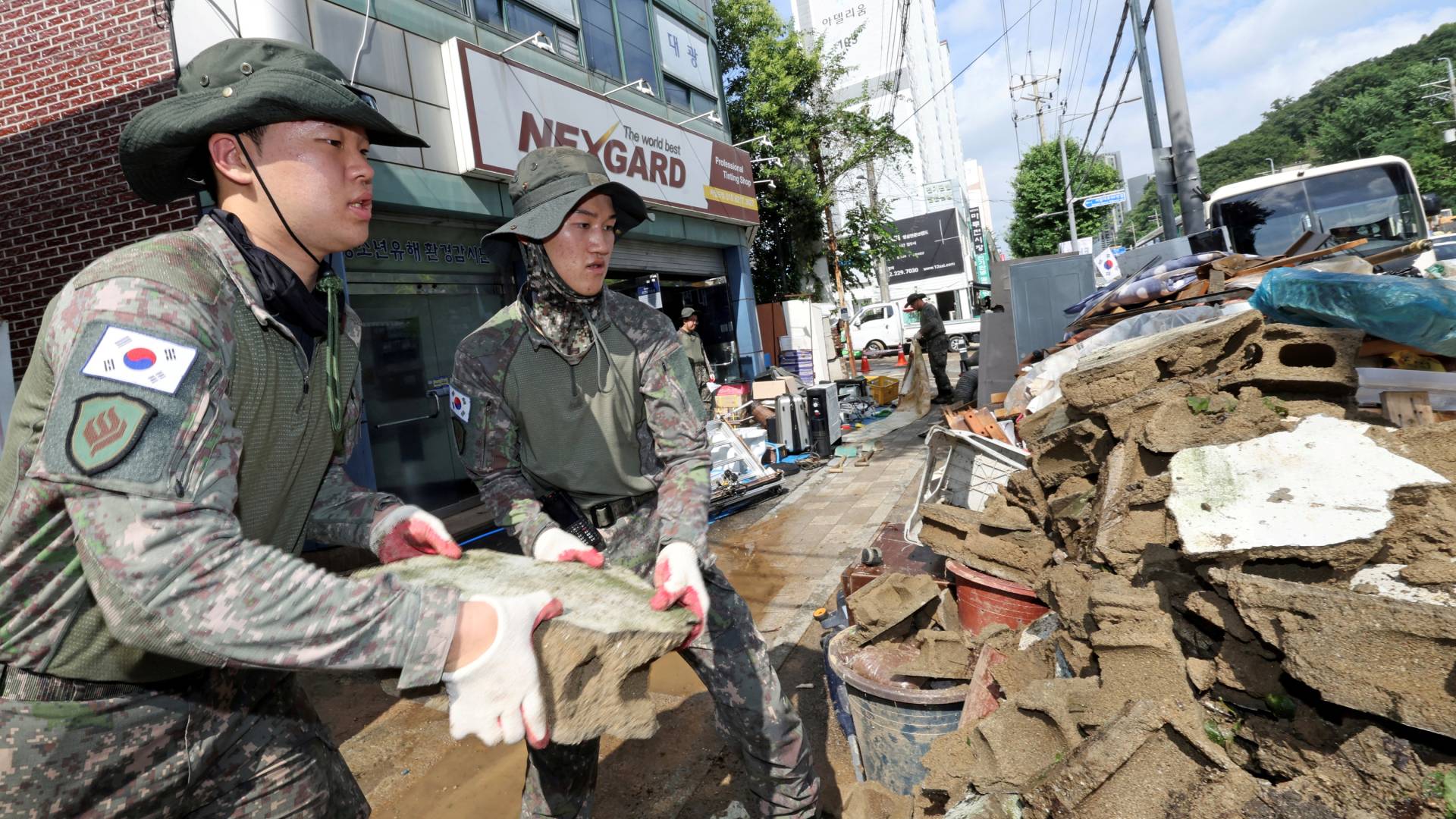 Νότια Κορέα: Στους 14 οι νεκροί από τις κατολισθήσεις και τις πλημμύρες που προκάλεσαν οι σφοδρές βροχοπτώσεις