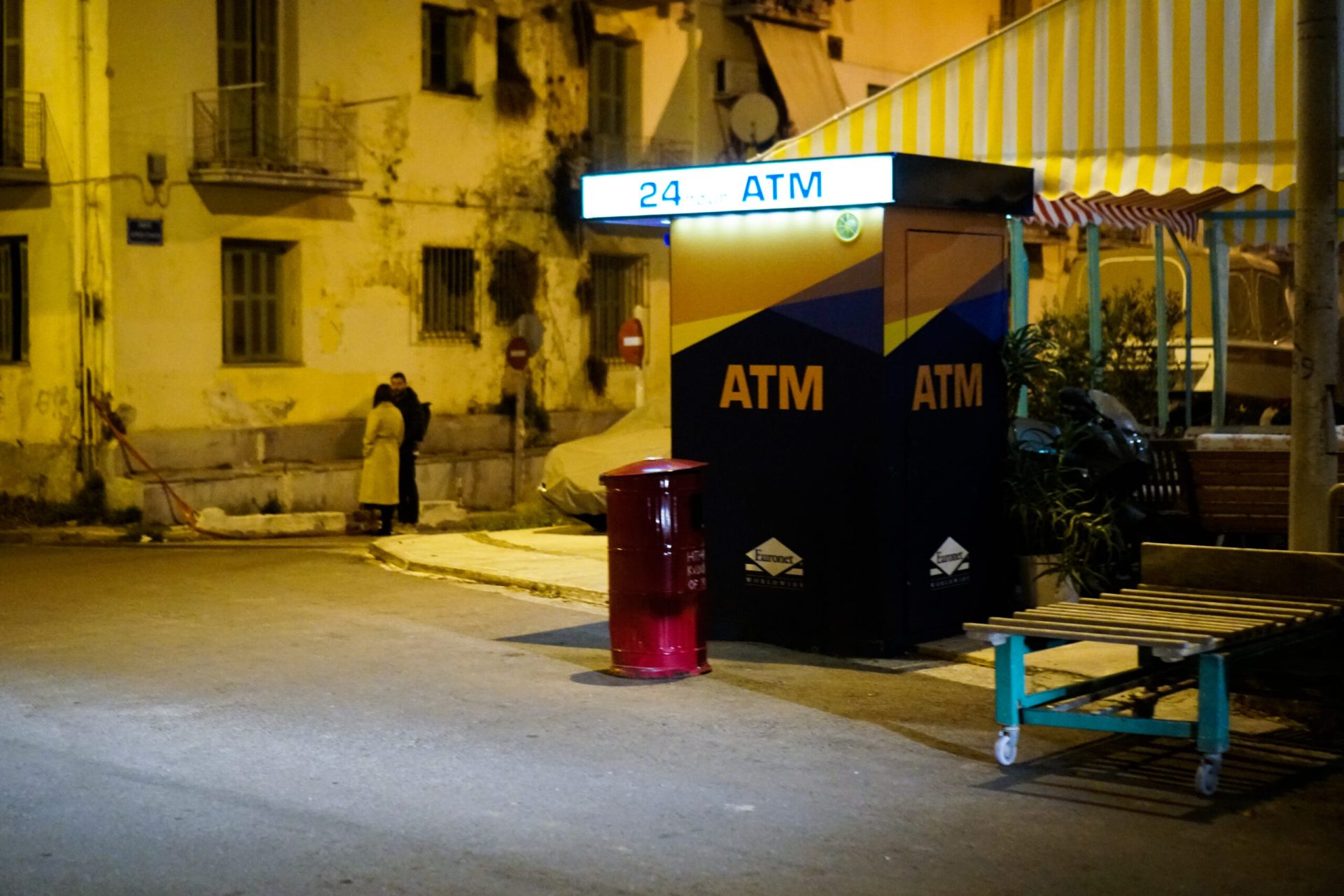 ΑΤΜ Τραπεζών: Οι κρυφές χρεώσεις, οι αντιδράσεις και η κυβερνητική δέσμευση για άμεση παρέμβαση