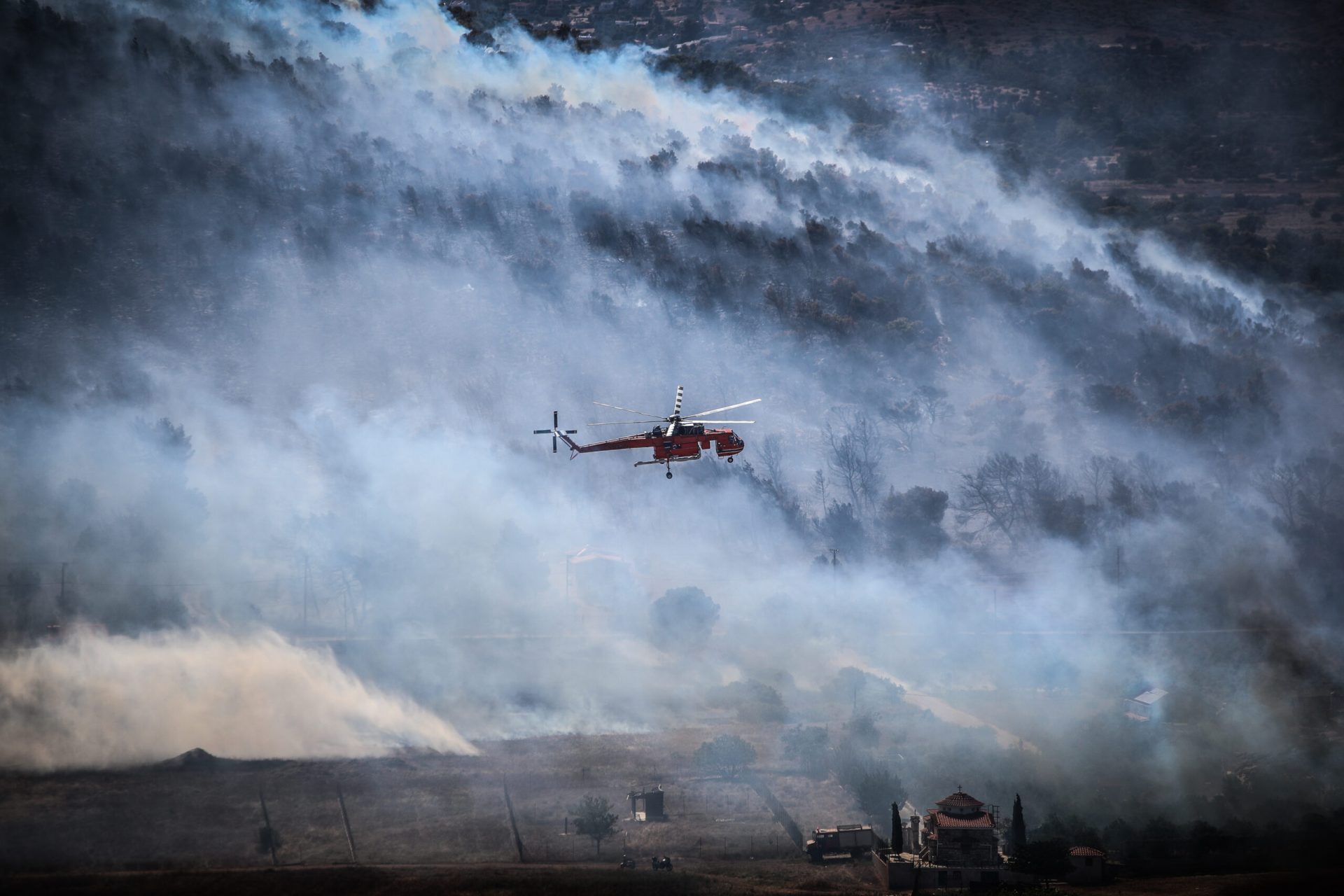 Σε κατάσταση έκτακτης ανάγκης 3 περιοχές στην Ιεράπετρα – Ποια η εικόνα στα μέτωπα της φωτιάς σε όλη τη χώρα
