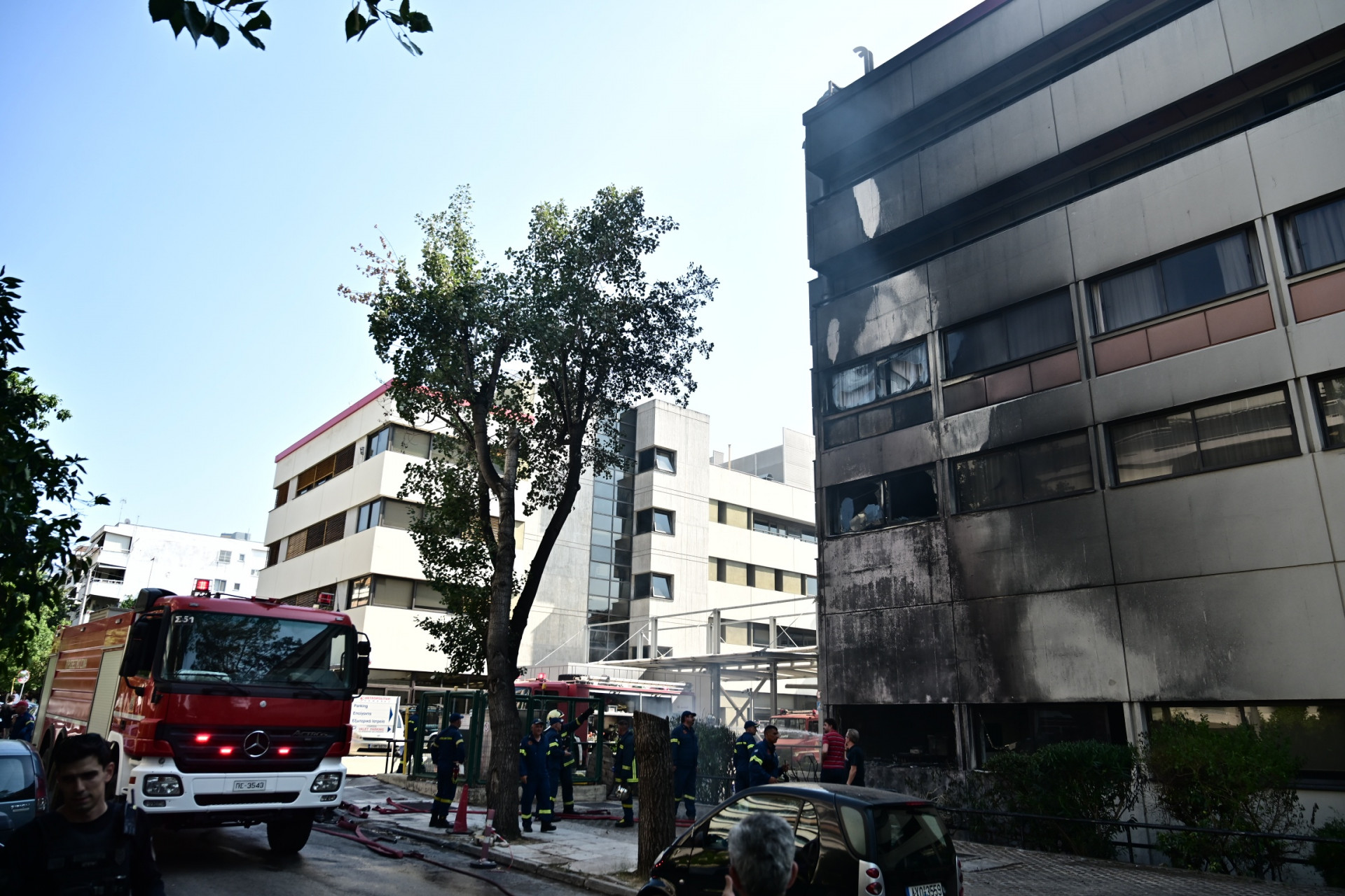 Φωτιά τώρα στο νοσοκομείο Metropolitan στον Χολαργό [εικόνες]