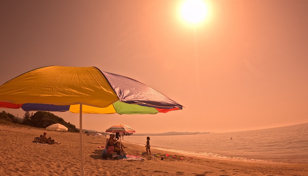 Συνθήκες Σαχάρας σε πολλές περιοχές της χώρας – Άδεια τα κέντρα της Πάτρας και της Λάρισας – Red Code στην Αργολίδα – Ετοιμότητα σε Ιωάννινα, Κέρκυρα, Λέσβο
