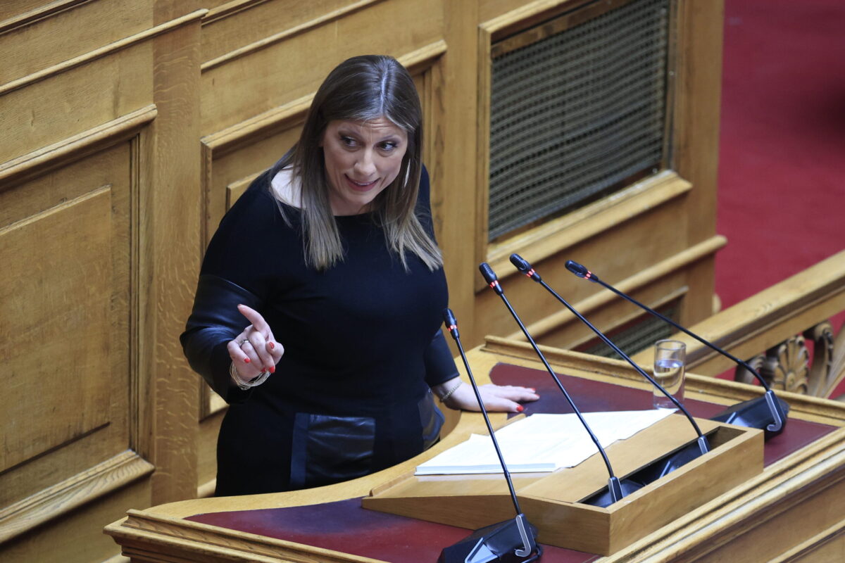 Ένταση στη Βουλή κατά τη συζήτηση για το πόρισμα του Κ. Καραμανλή – Στο στόχαστρο της Ζ. Κωνσταντοπούλου η κυβέρνηση