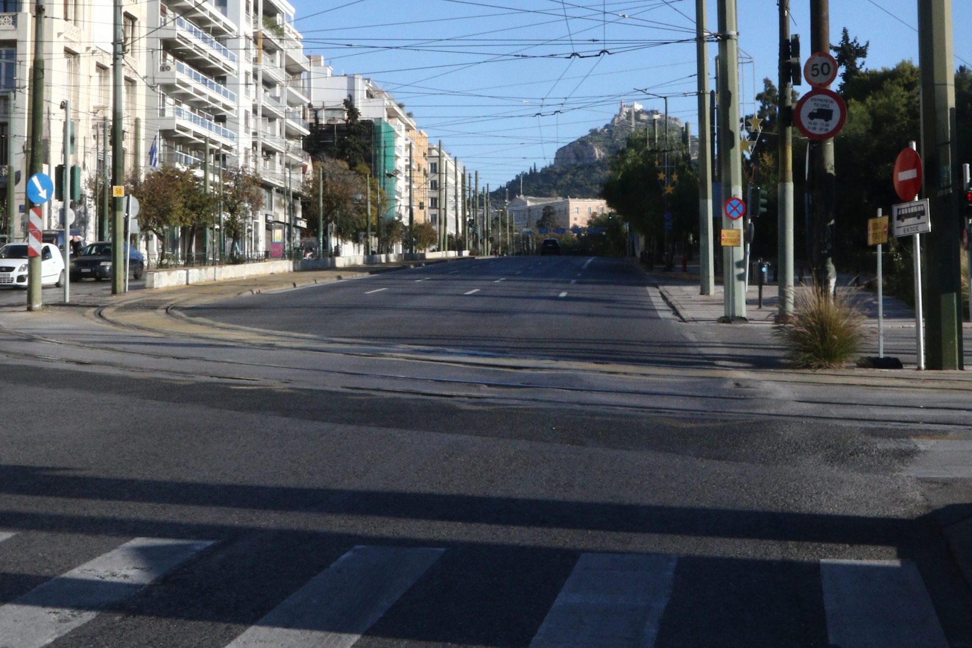 Έντονη αντιπαράθεση για τη Βασ. Όλγας, που παραμένει κλειστή για τα οχήματα – Σύγκρουση μεταξύ του Δήμου Αθηναίων και τριών υπουργείων