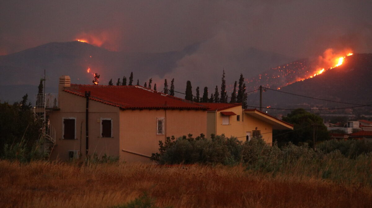 Ο αντιδήμαρχος Αναβύσσου στο ΕΡΤΝews: Καταγγέλλει εμπρησμό στον Άγιο Νικόλαο Αναβύσσου – Δύο νέα μέτωπα κατά τη διάρκεια της νύχτας, εντοπίστηκε γκαζάκι