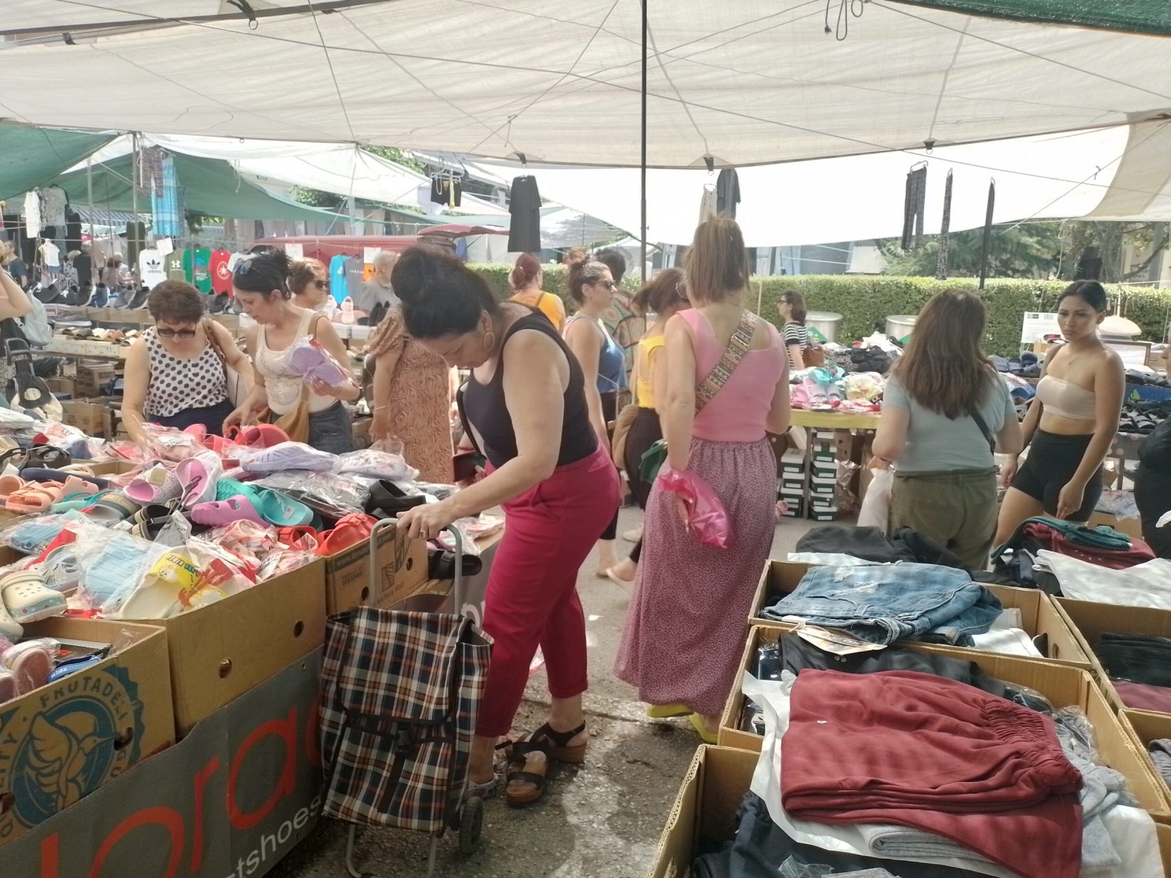 Άμεση ενίσχυση των λαϊκών αγορών με νέες άδειες και επιτάχυνση των διαδικασιών έκδοσής τους