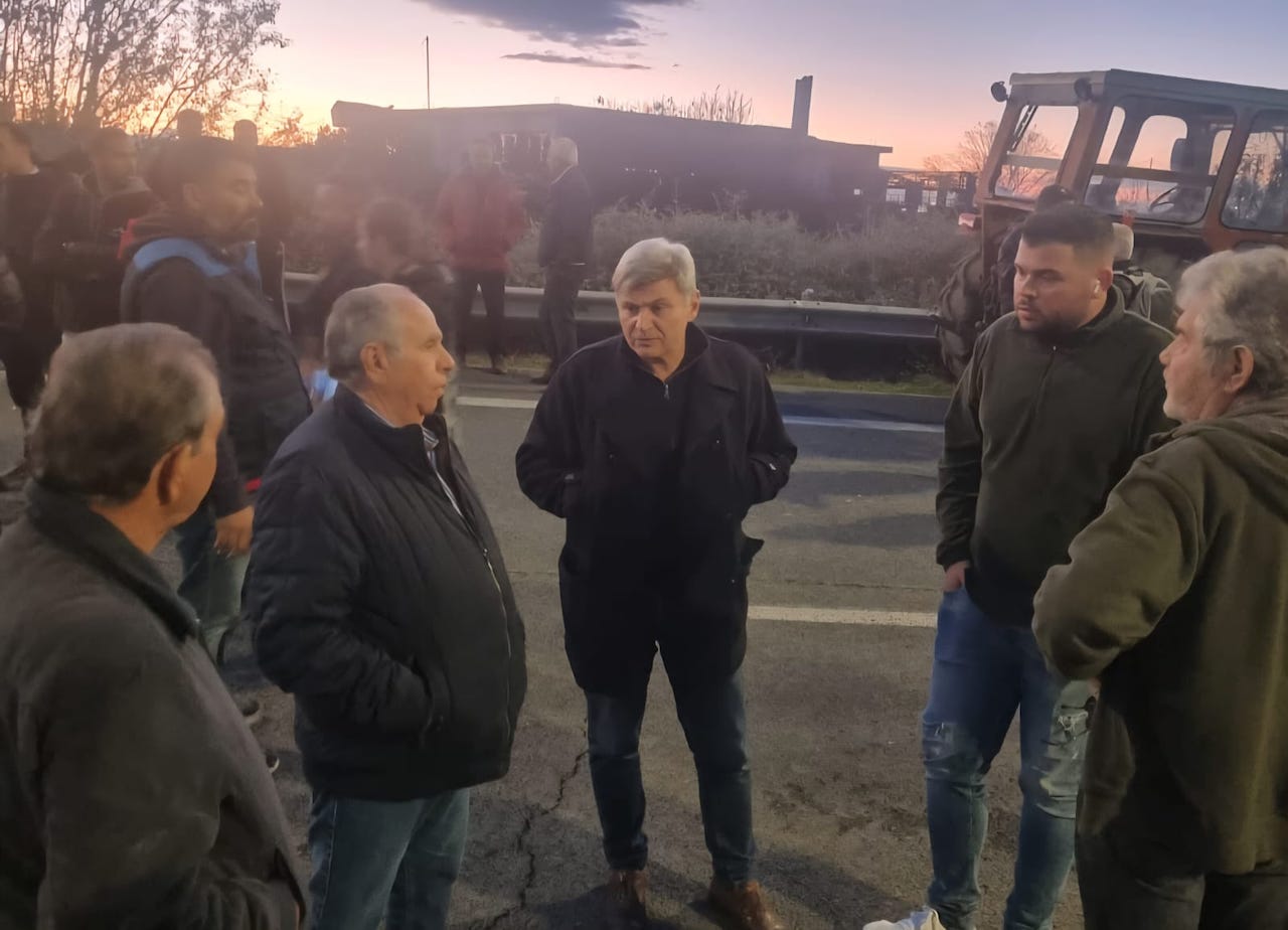 Φαραντούρης από μπλόκο Νίκαιας: «Αγώνας επιβίωσης για τους αγρότες»
