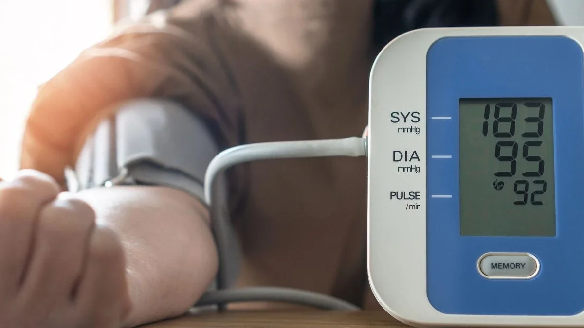 Το πρωινό λάθος που αυξάνει την αρτηριακή πίεση: Αποφύγετε αυτές τις συνήθειες