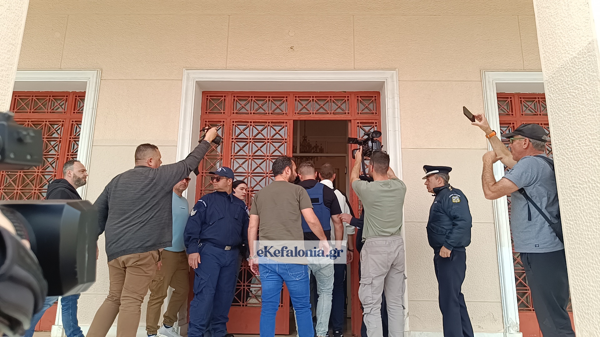 Στον ανακριτή οι κατηγορούμενοι – Το τελευταίο «αντίο» σήμερα στη 19χρονη Μυρτώ [βίντεο]