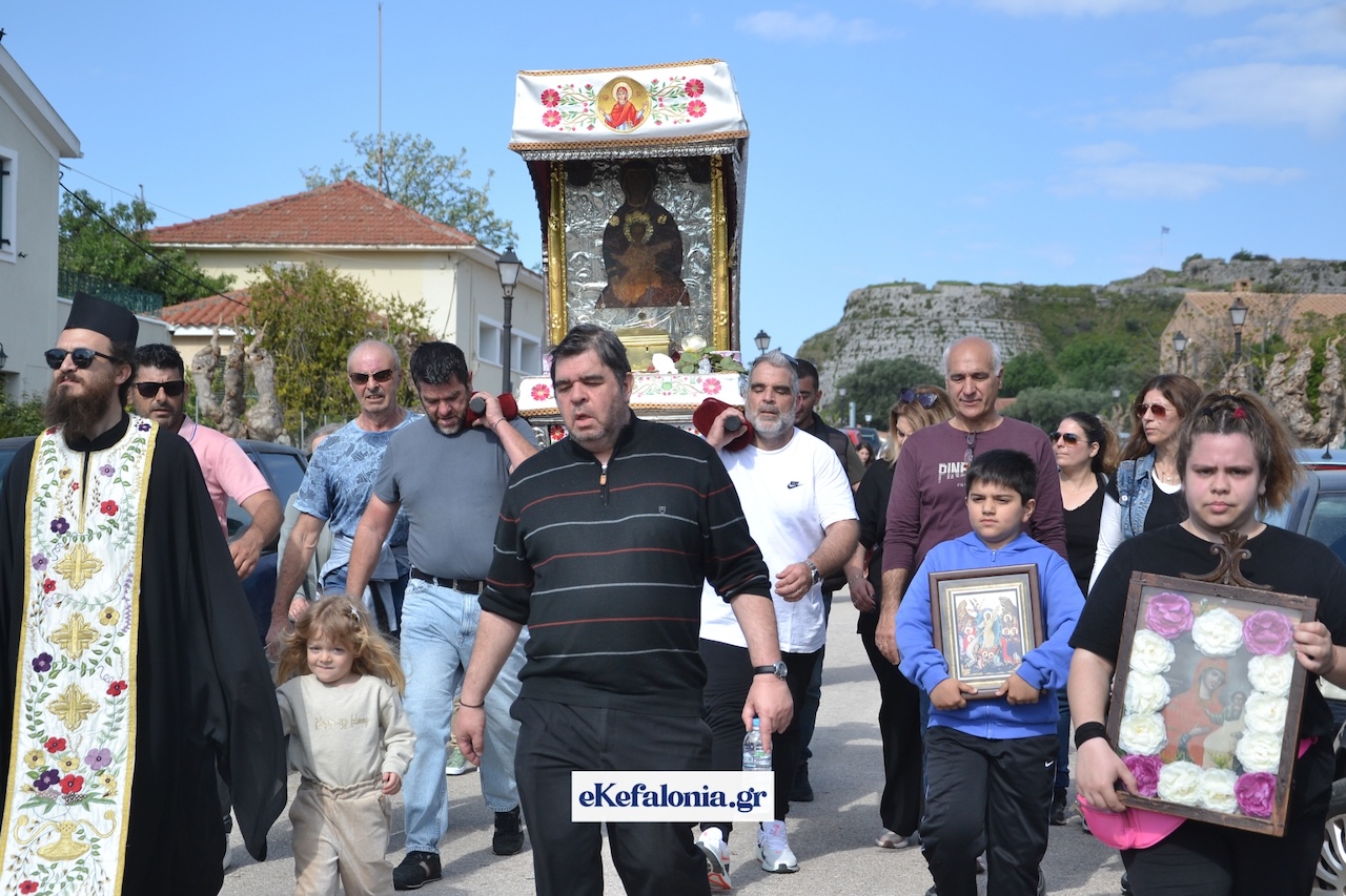 Έφτασε η εικόνα της Παναγίας των Σισσίων στο Κάστρο -Ένα έθιμο από το 1676 [εικόνες +βίντεο]