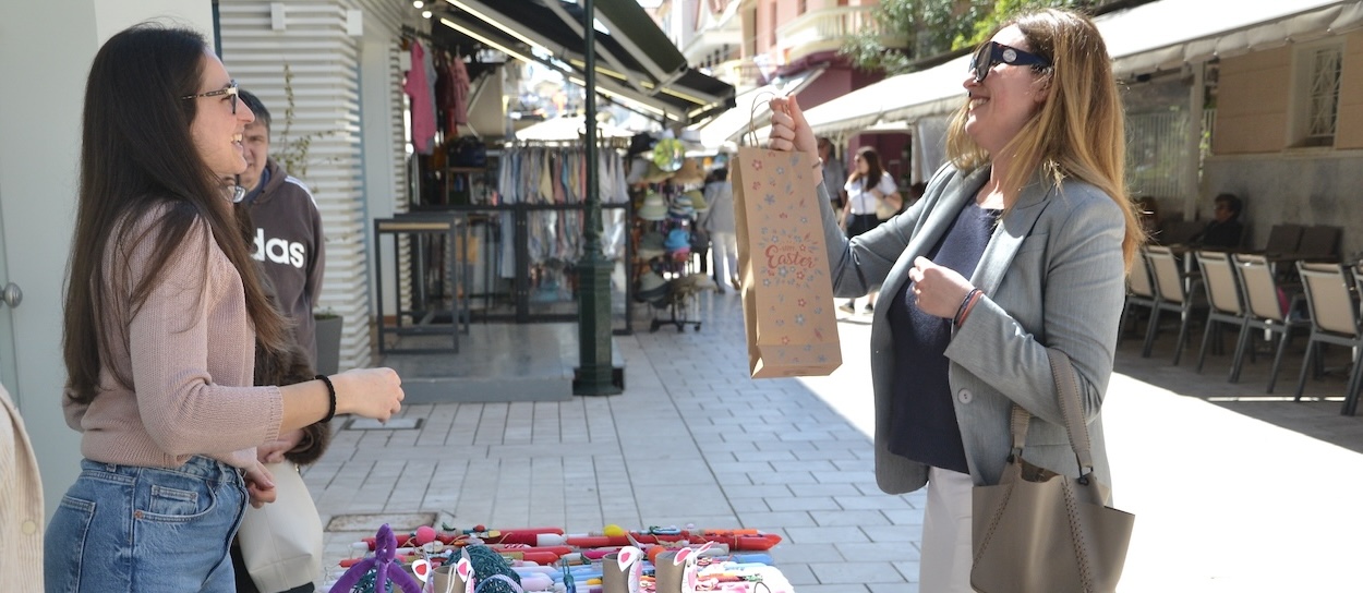 Πασχαλινό μπαζάρ στο Λιθόστρωτο από το Κέντρο Ημέρας Ψυχικής Υγείας Αργοστολίου [εικόνες]